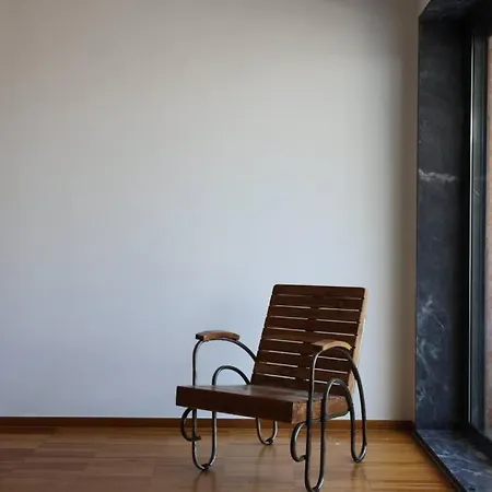 Lagos, Meia Beach, Marina