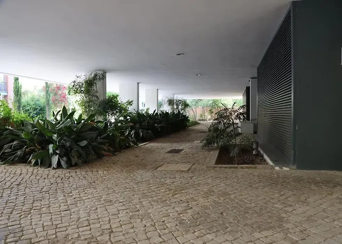 Lagos, Meia Beach, Marina *