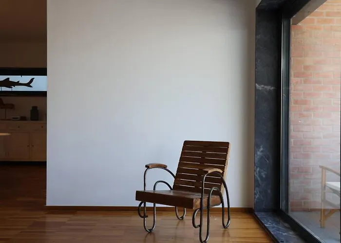 Lagos, Meia Beach, Marina