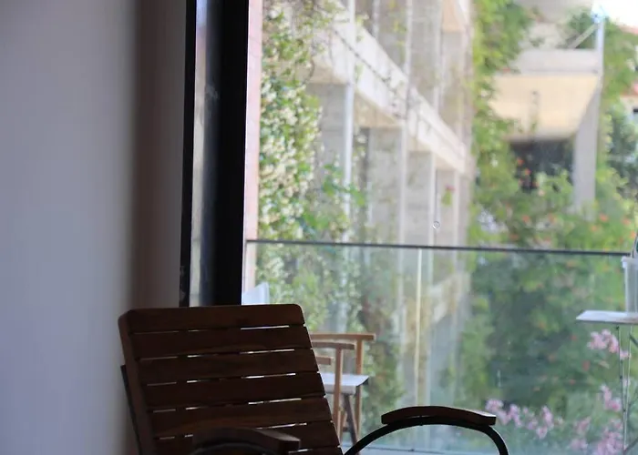 Lagos, Meia Beach, Marina